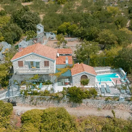 Kety With Pool Hébergement de vacances *