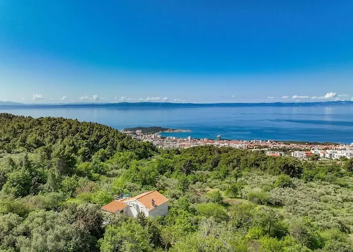 Hébergement de vacances Kety With Pool *