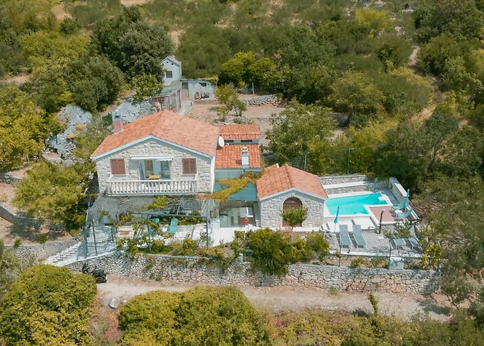 Kety With Pool Hébergement de vacances *